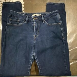 Dark-wash Levi’s mid-rise skinny jeans